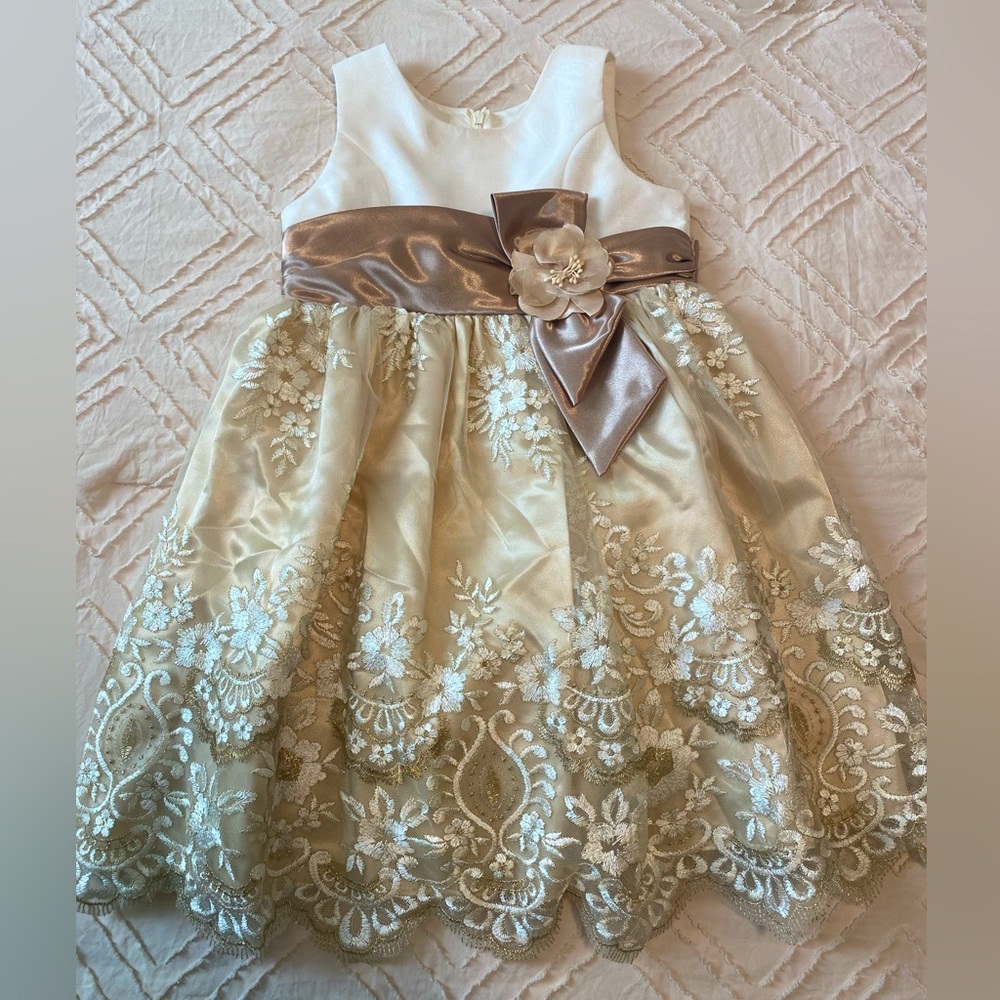 Girls size 4 Christmas dress like new very good condition